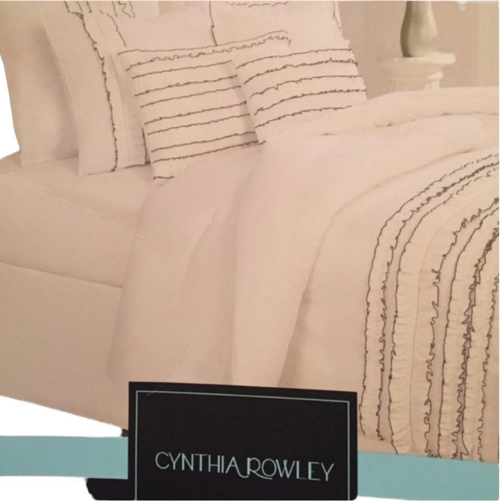 cynthia rowley white comforter with black accent ruffle vintage